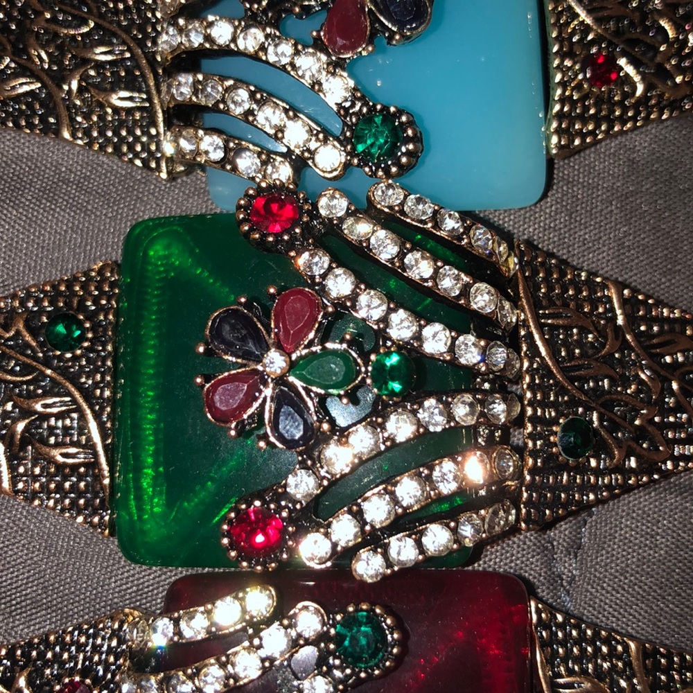 Bracelets - Picture 2 of 4